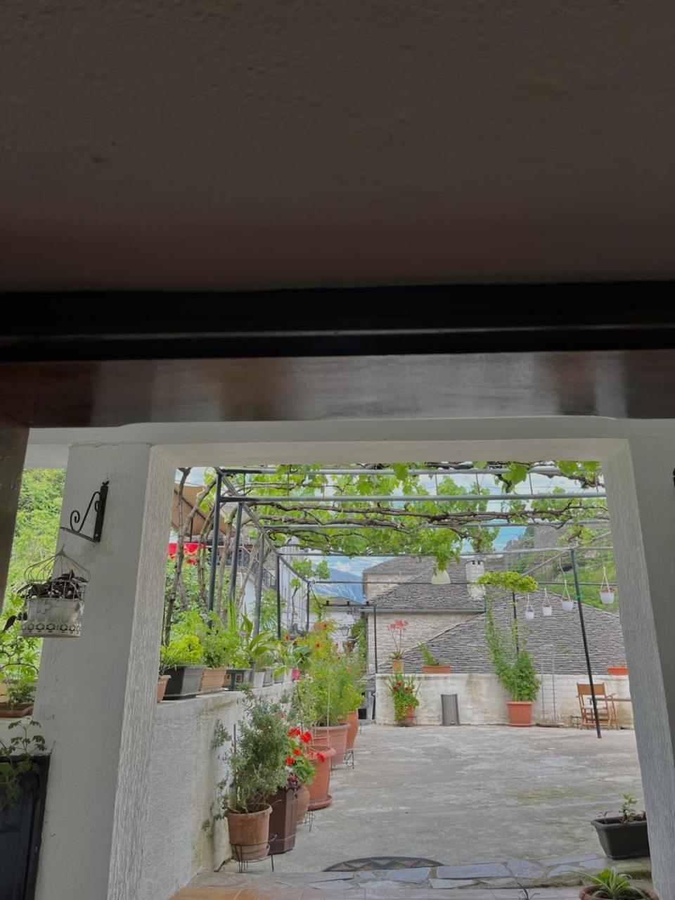 Andria'S Apartment Gjirokastër Exterior foto